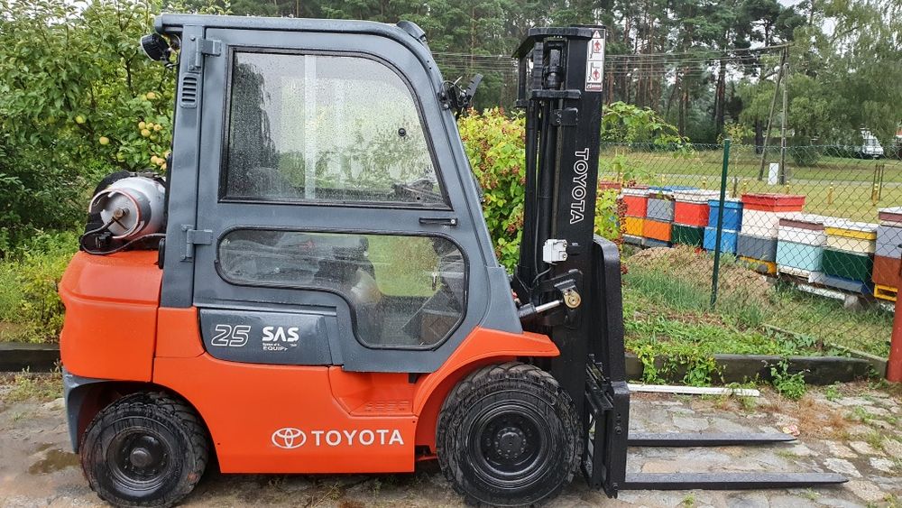 Wozek widłowy Toyota Yale 1.5 - 4.5 T