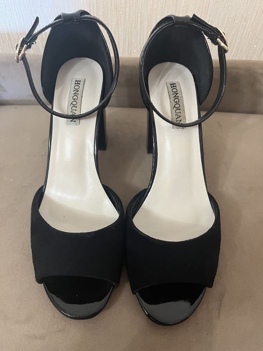 Босоніжки, 38 розмір, чорного кольору