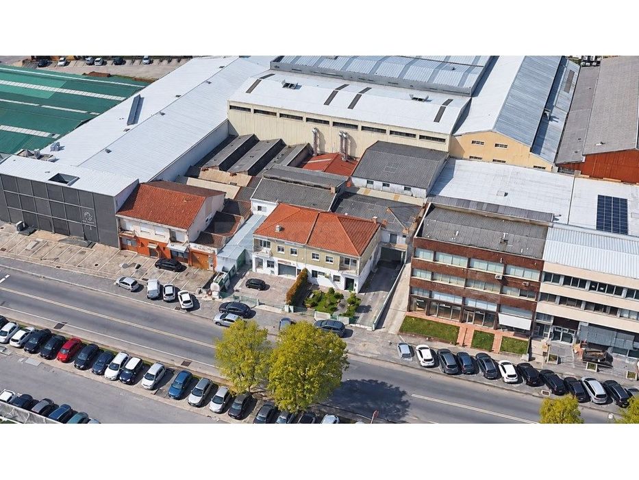 Oportunidade de Investimento | T3 + T1 + Armazém | Braga