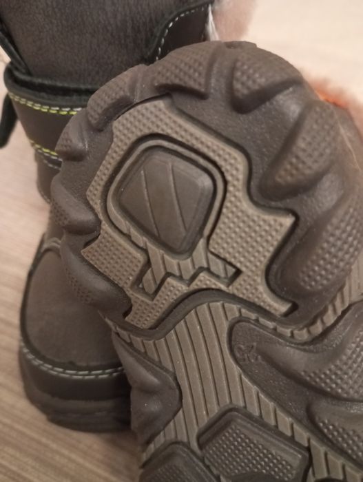 Зимние кожаные  ботинки на мальчика на меху 25 размер