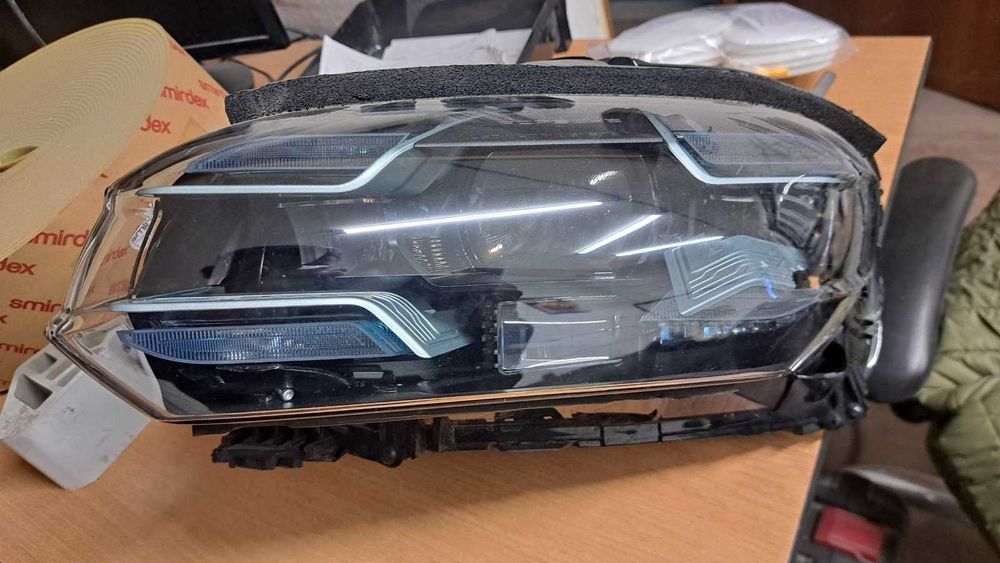 Фара передняя левая под ремонт Taycan S