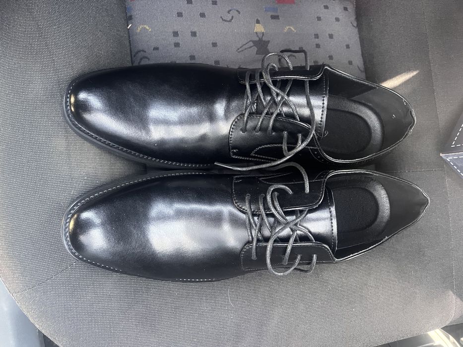 нові  шкіряні чоловічі туфлі