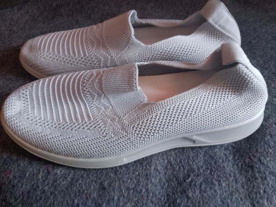 Продаются женские мокасины