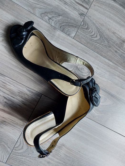 Sandalki na niskim koturnie CCC r 38 24,5cm