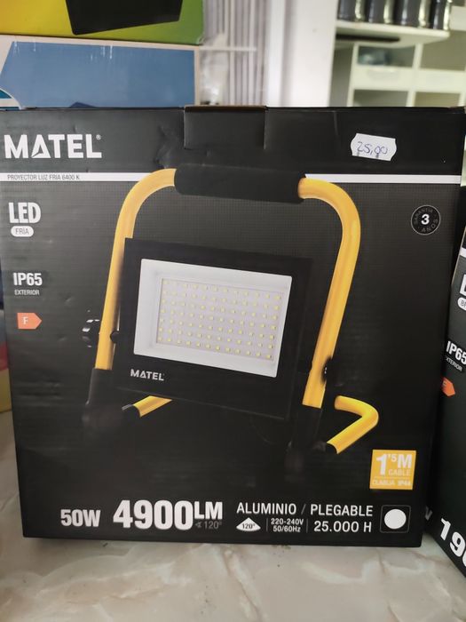 Projetor led  50w  4900llm novo na caixa