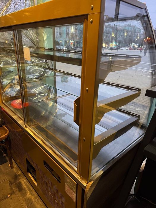Кондитерська вітрина-холодильник