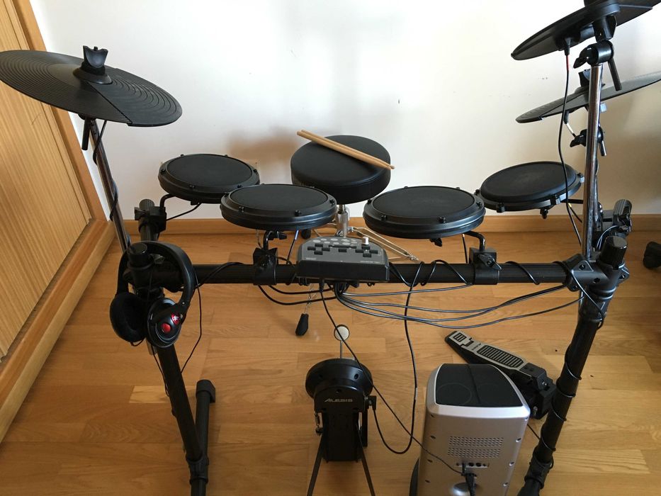 Amplificador Roland PM-03 - Monitor Pessoal para Bateria Eletrónica