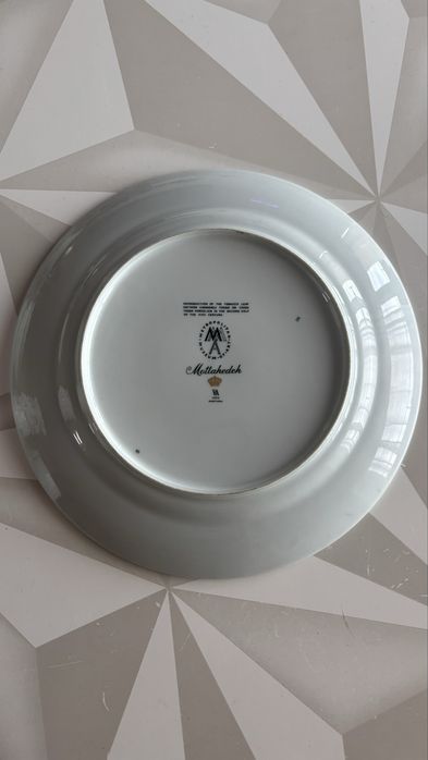 Prato Decorativo Mottahedeh “Tobacco Leaf” (Folha de Tabaco) – Porcelana de Coleção – 28 cm