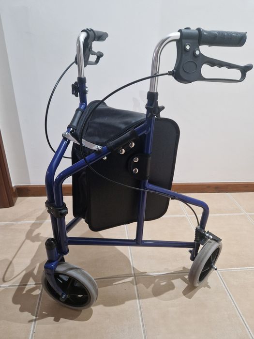 Andarilho para adultos com 3 rodas