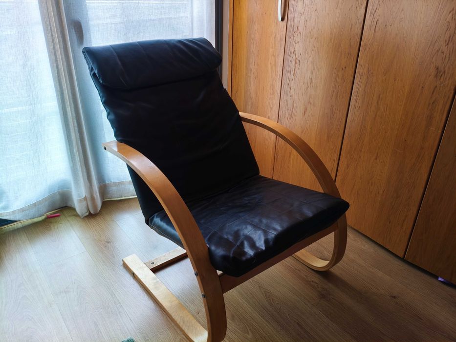 Cadeira de Baloiço IKEA POANG – Bétula / Capa Preta em Pele