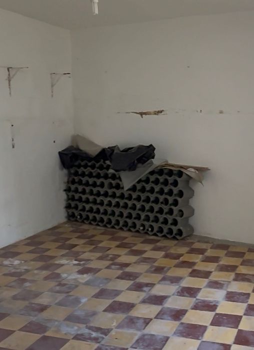 Garrafeira colmeia cimento