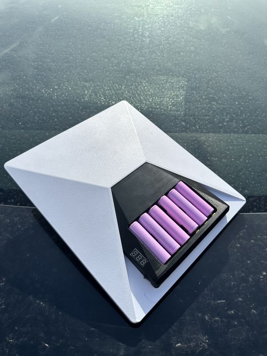 Вбудований Power Bank для Starlink MINI