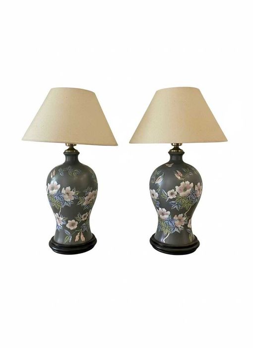 Par de Candeeiros de Mesa em Porcelana Pintada à Mão