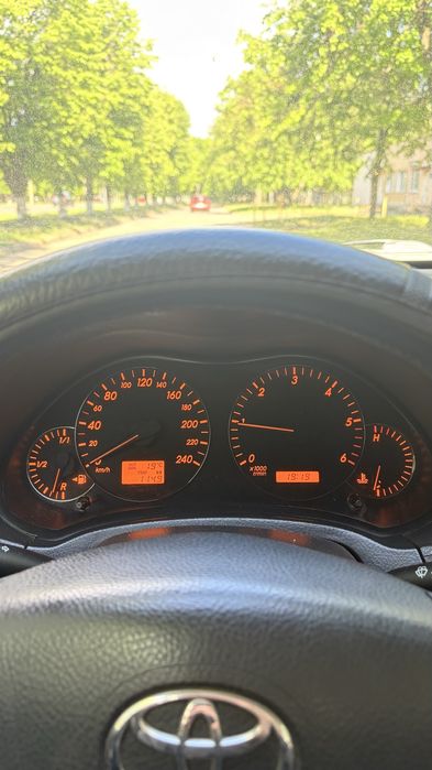 Toyota Avensis 2.0 дізель гарний стан