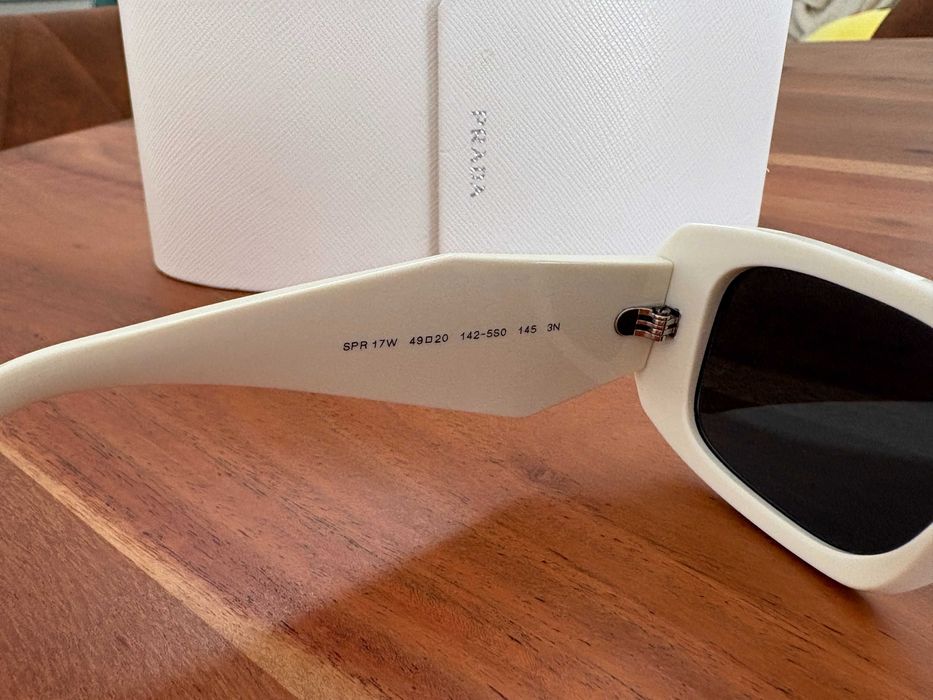 Óculos de Sol Prada Symbole