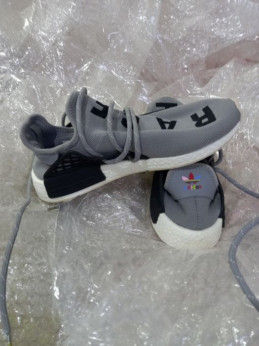 Продам кроссовки adidas (стиль NMD / Human Race)