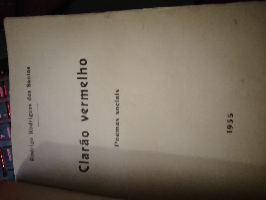 O claro Vermelho-Poemas-R.R.Santos-35-1e.12E-Blusa Homem zara2EDesde2E