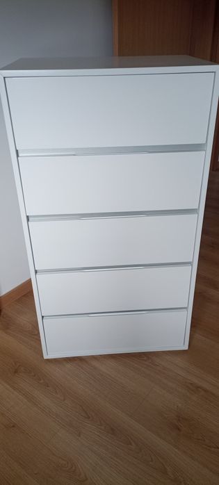 Camiseiro e 2mesas de cabeceira