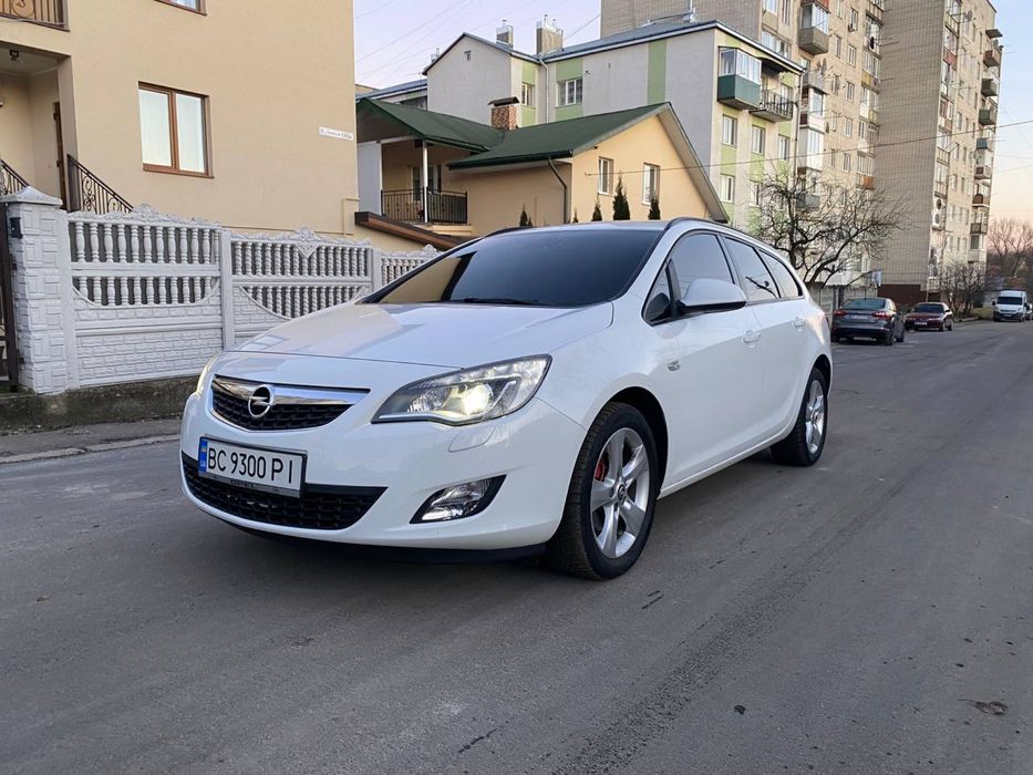 Продам Opel astra j sports tourer 1.7 дизель 2011 рік