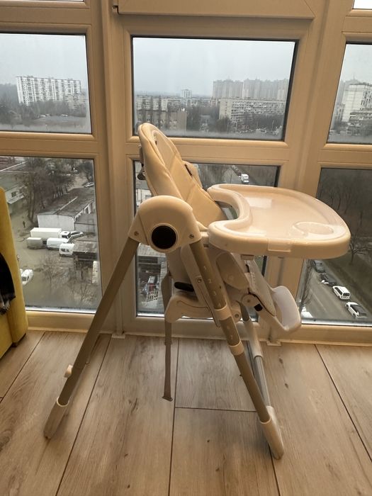 Стільчик для годування