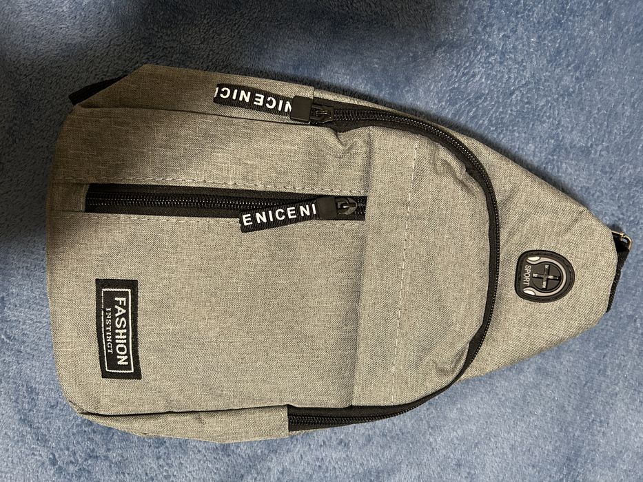 Mochila de tecido completamente nova