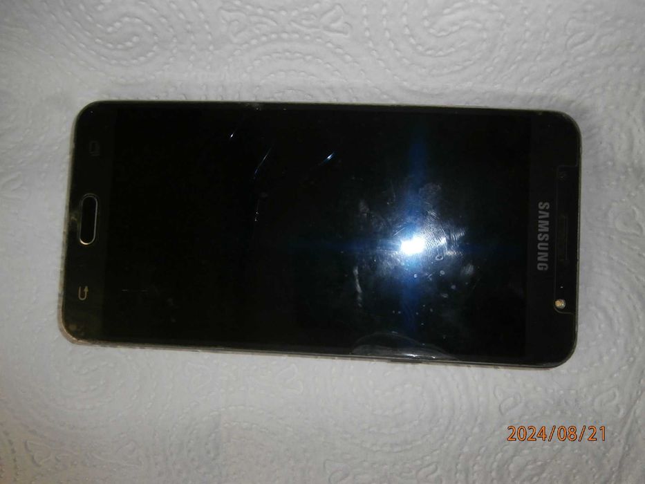 Samsung Galaxy J7 - z defektem - czytaj opis