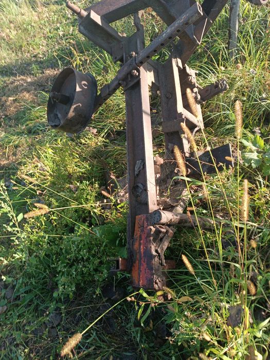 Плуг 2-корпусний до трактора