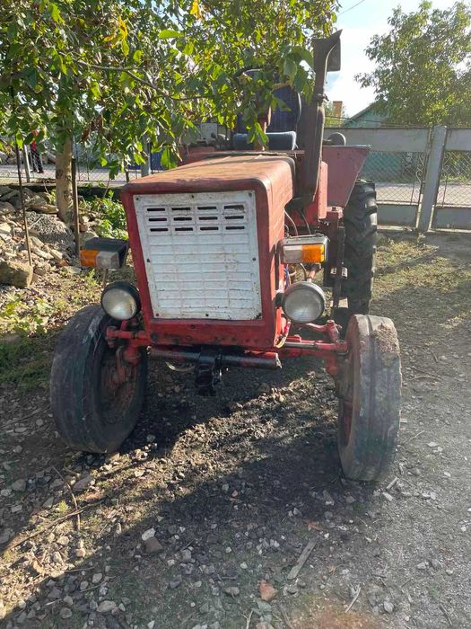 Трактор Т25 з культиватором, картоплекопалкою, прицепом з документами.