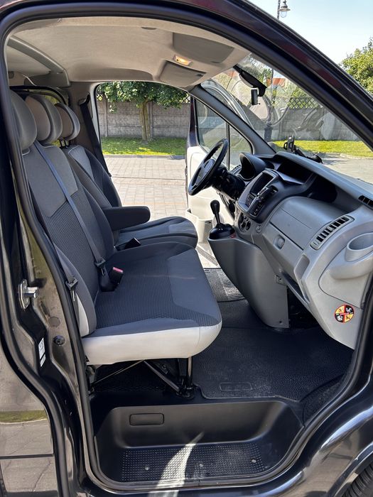 Wynajem Wypożyczalnia Aut Auta Renault Trafic 9 miejsc