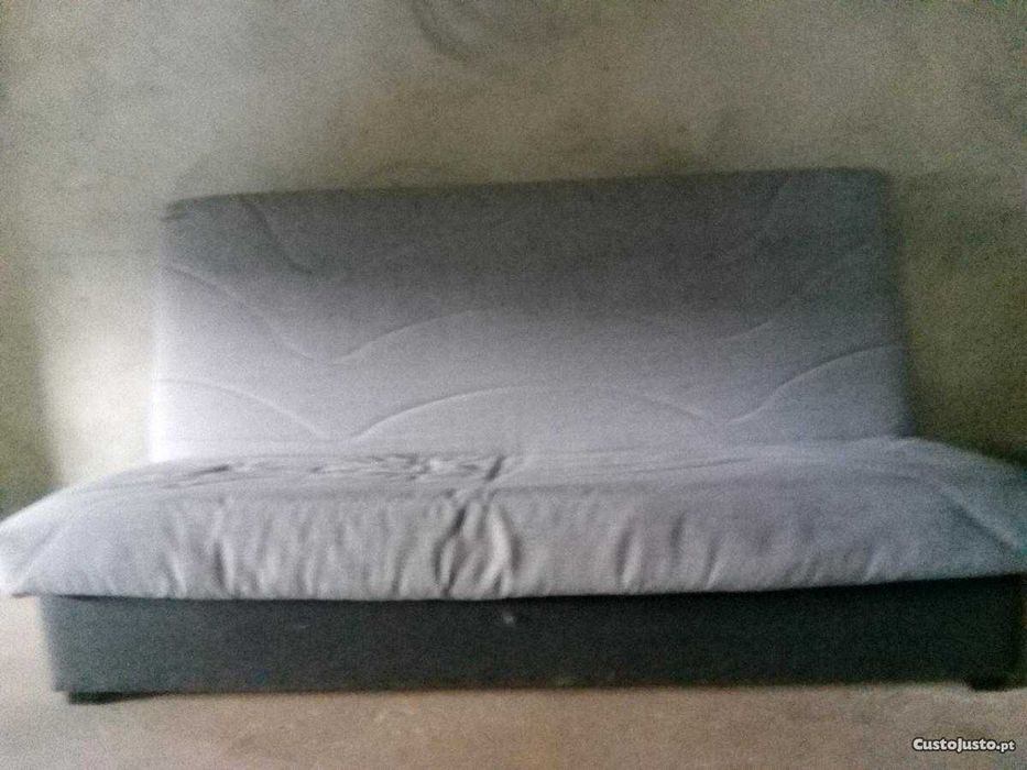 Sofa / Cama Excelente Estado com capa