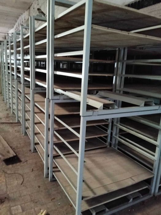 Продам стеллаж металлический с полками