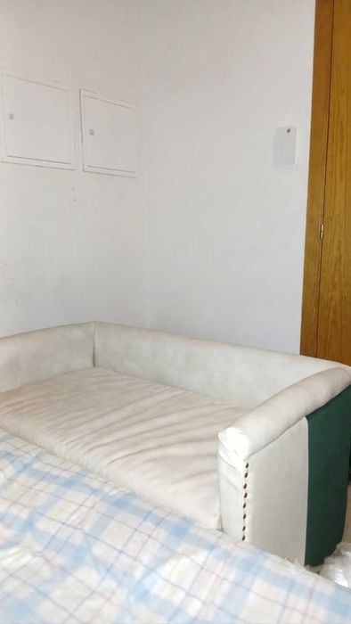 Cama para bebe ou pode ser usada como sofá.