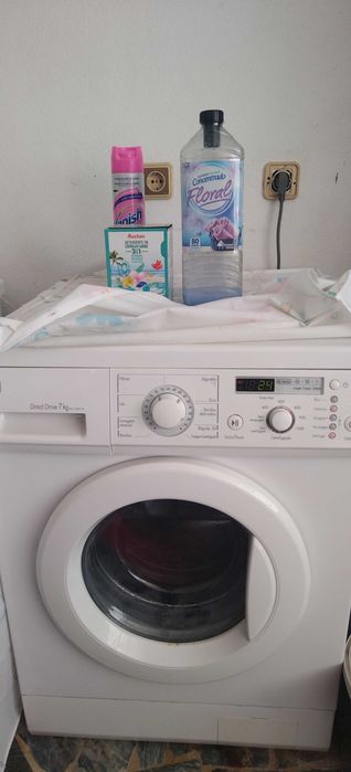 Vendo maquina de lavar roupa LG, em bom estado.