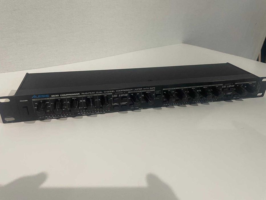 Compressor Alesis 3630 RMS/PEAK dual channel comp. limiter with gate