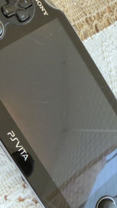 Playstation Vita + cartao de memoria sony ps vita de 8Gb + carregador original