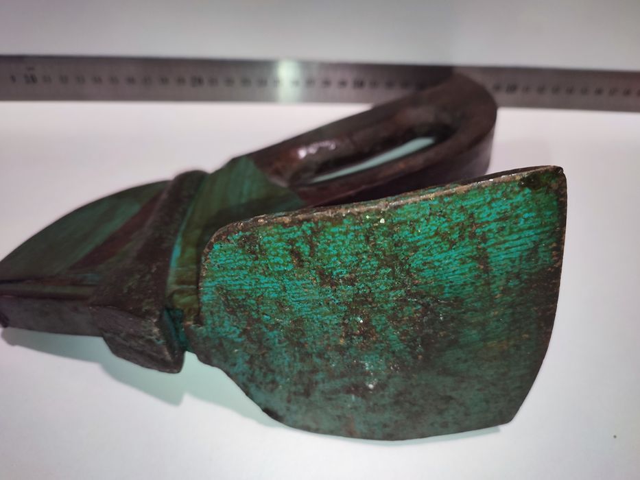 Peça decoração ferramenta antiga enxó.