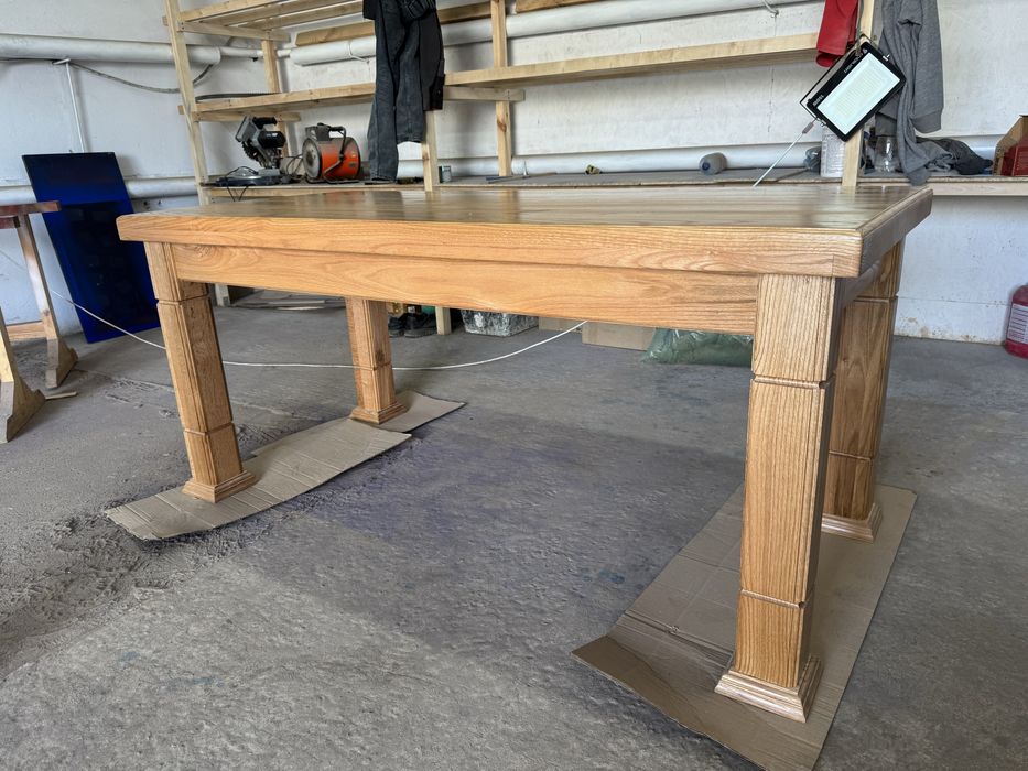 Стіл дубовий