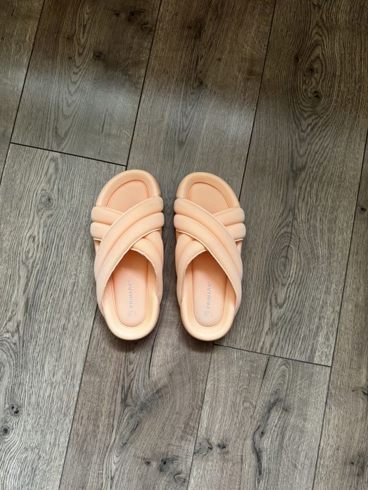 Женские шлепанцы