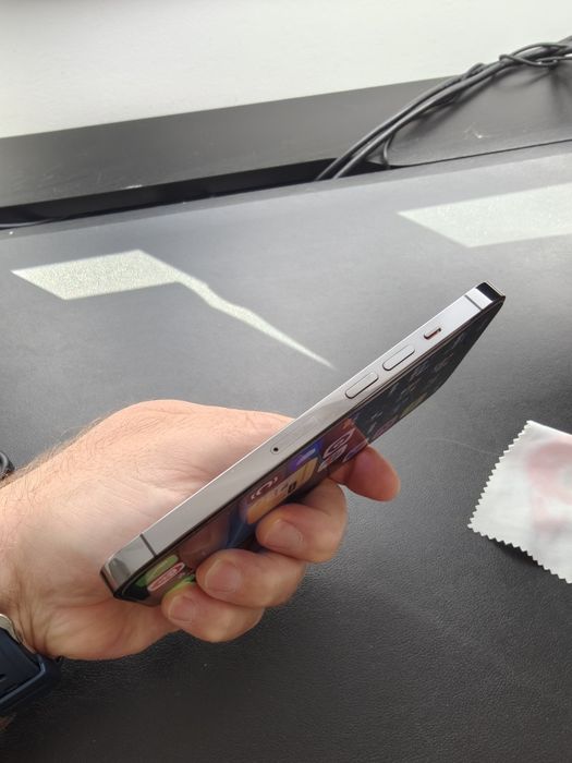 iPhone 13 Pro 256GB Cinzento Grafite — Estado Impecável + Vários Acessórios Extra!