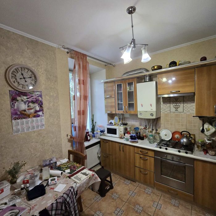 Продаю 2 кім квартиру Молодогвардійська  - проспект Богоявленский , " сталінка ",  Двоконтурний газовий котел