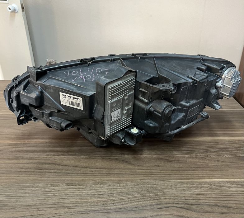 Farol volvo v90