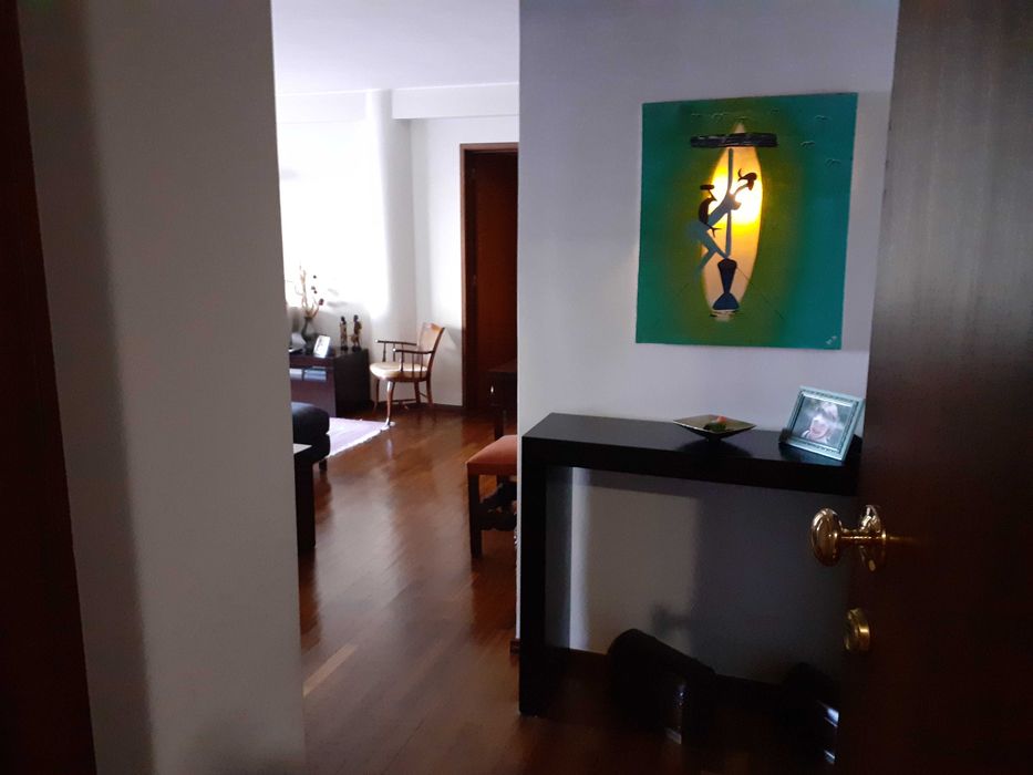 Vende-se T2  lugar de garagem e arrumos Matosinhos