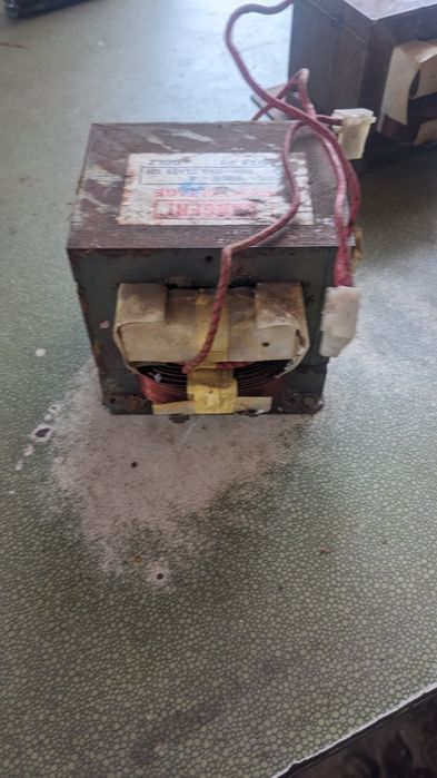 Запчастини до мікрохвильовки