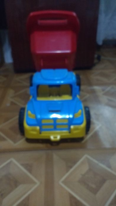 Продам детский самосвал