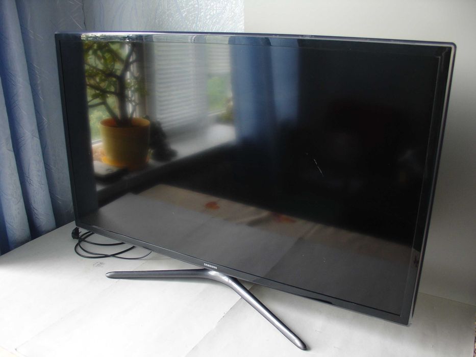 LED-телевізор  SAMSUNG  mod: UE40F6330AK. Full HD.  SmartTV.