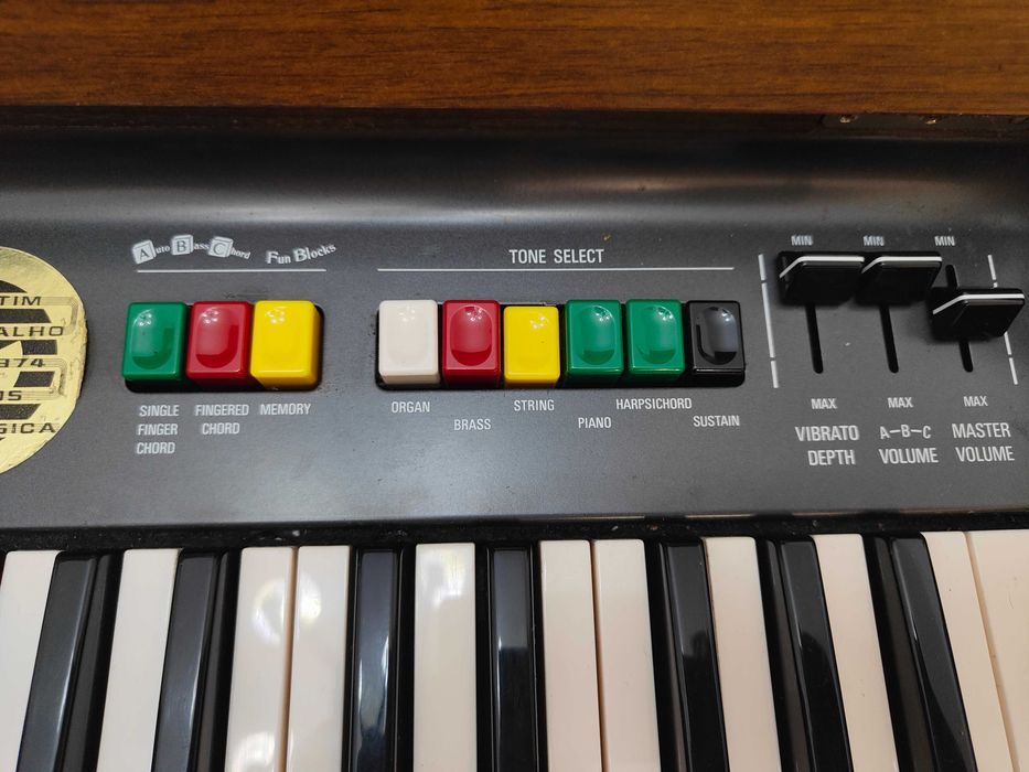Orgão YAMAHA modelo CN-70