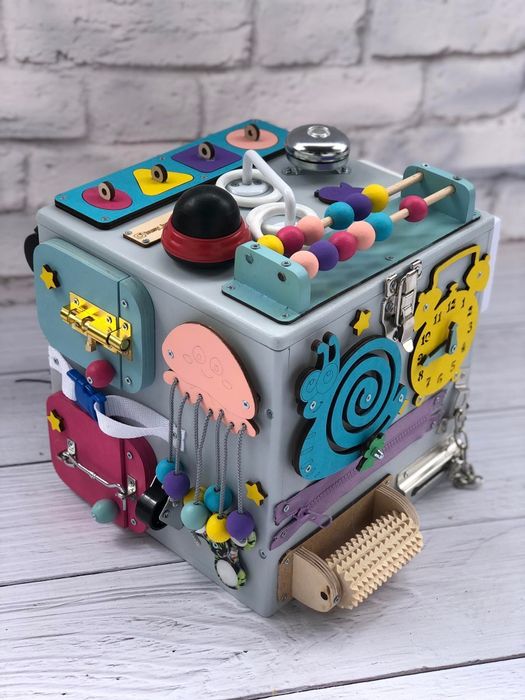 Бізікуб , бізіборд.