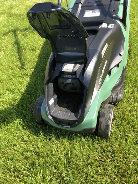 Газонокосарка Bosch Universal Rotak 36-550