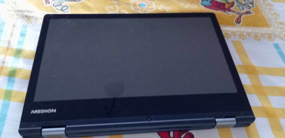 Vendo computador híbrido mdiom 11,3 que não liga.