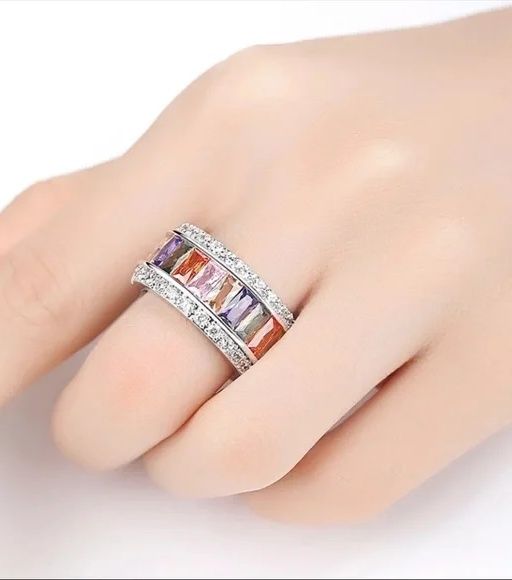 Нова стильна каблучка